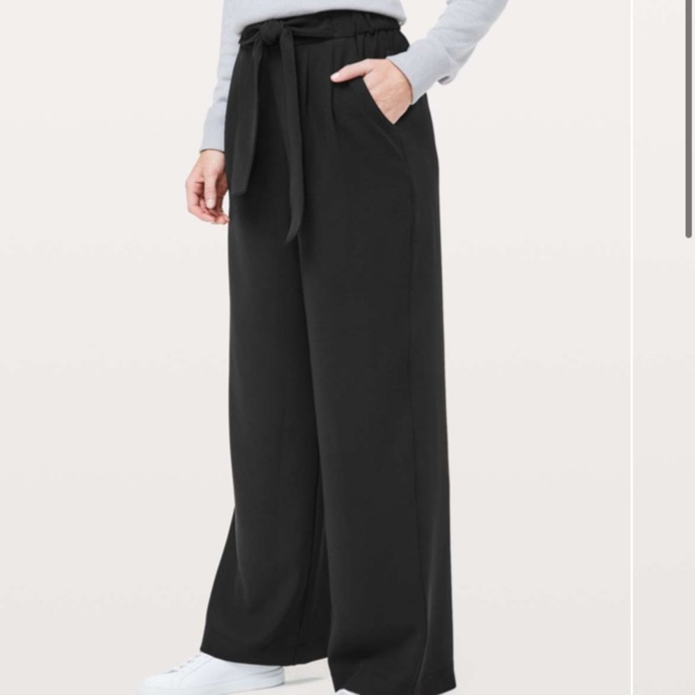 Lululemon Noir Pant- Size 6